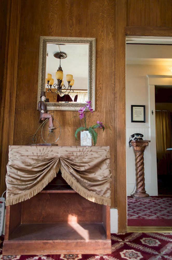 Van Gilder Hotel Сьюард Экстерьер фото